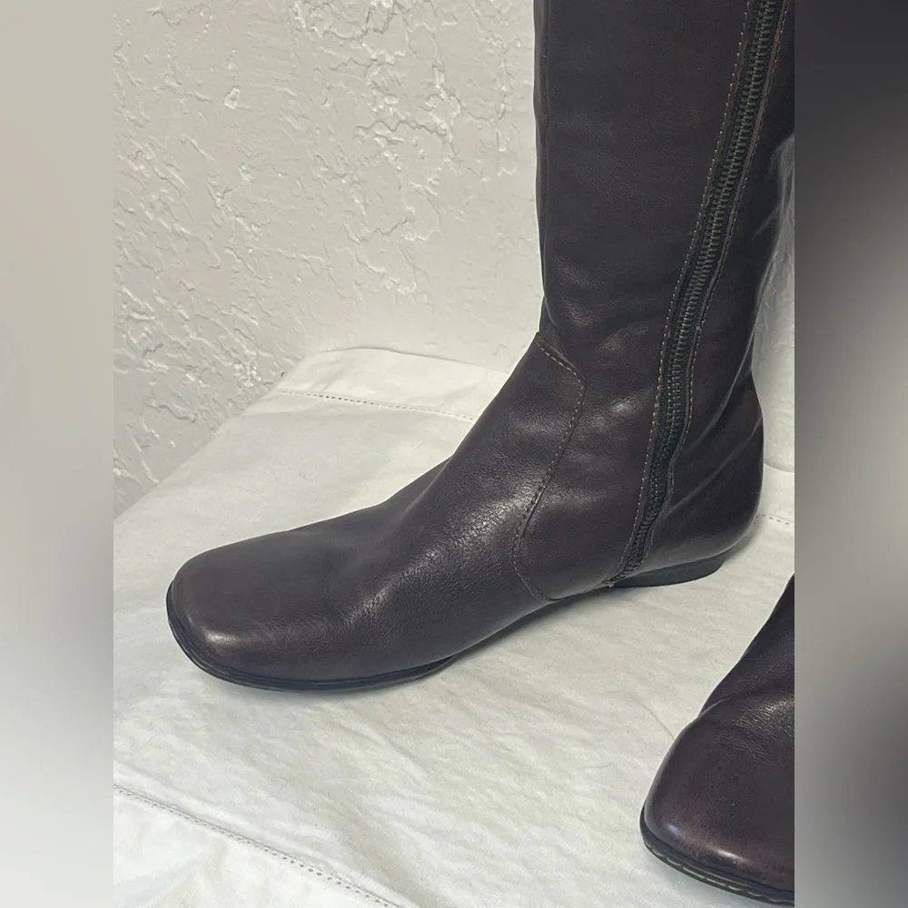 Born Dark Brown Leather Knee Buckle Zip Boots SZ 7